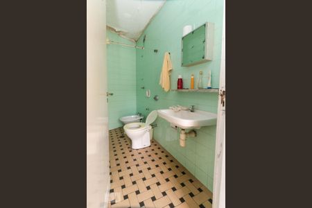 Casa para alugar com 400m², 4 quartos e 6 vagas Casa para alugar com 400m², 4 quartos e 6 vagasBanheiro de Serviço