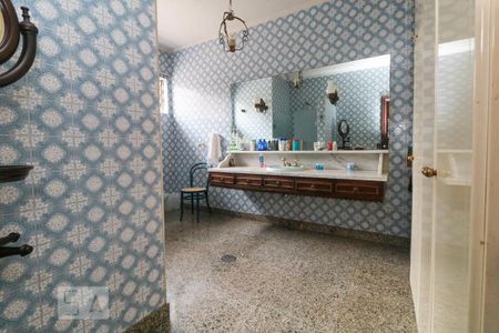 Casa para alugar com 400m², 4 quartos e 6 vagas Casa para alugar com 400m², 4 quartos e 6 vagasBanheiro 2