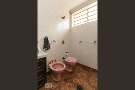 Casa para alugar com 400m², 4 quartos e 6 vagas Casa para alugar com 400m², 4 quartos e 6 vagasBanheiro 1