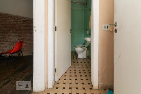 Casa para alugar com 400m², 4 quartos e 6 vagas Casa para alugar com 400m², 4 quartos e 6 vagasQuarto e banheiro de serviço