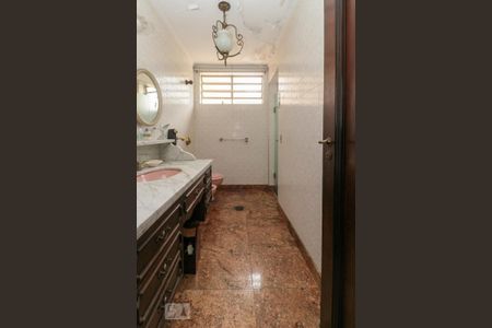 Casa para alugar com 400m², 4 quartos e 6 vagas Casa para alugar com 400m², 4 quartos e 6 vagasBanheiro 1