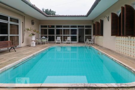 Casa para alugar com 400m², 4 quartos e 6 vagas Casa para alugar com 400m², 4 quartos e 6 vagasPiscina