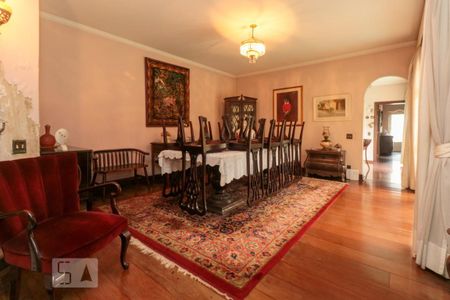 Casa para alugar com 400m², 4 quartos e 6 vagas Casa para alugar com 400m², 4 quartos e 6 vagasSala