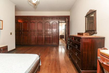 Casa para alugar com 400m², 4 quartos e 6 vagas Casa para alugar com 400m², 4 quartos e 6 vagasSuíte