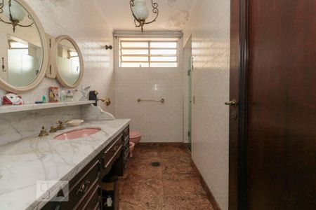 Casa para alugar com 400m², 4 quartos e 6 vagas Casa para alugar com 400m², 4 quartos e 6 vagasBanheiro 1