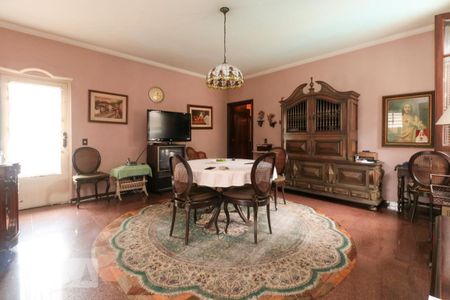 Casa para alugar com 400m², 4 quartos e 6 vagas Casa para alugar com 400m², 4 quartos e 6 vagasSala de Jantar