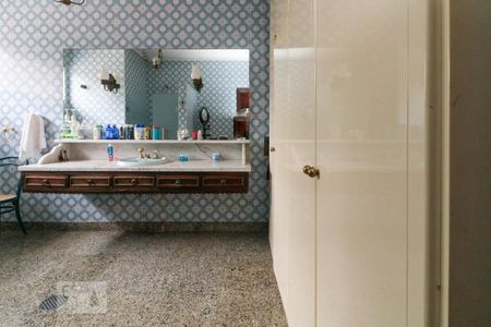 Casa para alugar com 400m², 4 quartos e 6 vagas Casa para alugar com 400m², 4 quartos e 6 vagasBanheiro 2