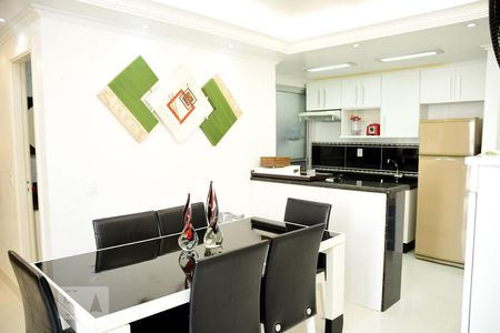 Sala de apartamento para alugar com 2 quartos, 65m² em Jardim Monte Santo, Cotia