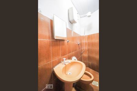 Banheiro de kitnet/studio para alugar com 1 quarto, 30m² em Setor Sul, Goiânia