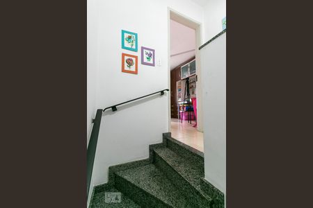 Escadas de casa à venda com 3 quartos, 116m² em Vila Gomes Cardim, São Paulo