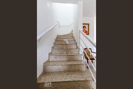 Escada Quarto de casa à venda com 2 quartos, 107m² em Jardim Peri, São Paulo
