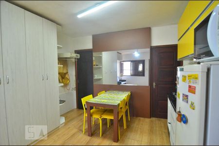 Cozinha de kitnet/studio à venda com 1 quarto, 24m² em Igará, Canoas