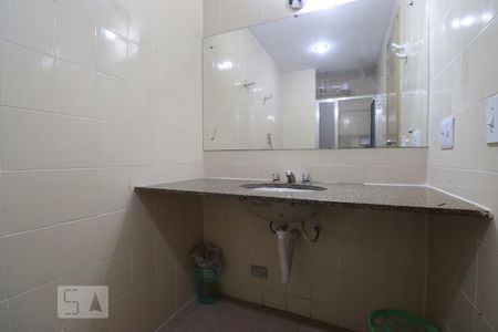 Banheiro de apartamento para alugar com 1 quarto, 35m² em Setor Central, Goiânia