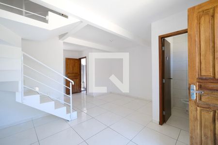 Sala de casa de condomínio para alugar com 3 quartos, 64m² em Cidade Industrial, Curitiba