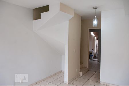 Sala de casa de condomínio para alugar com 2 quartos, 55m² em Taquara, Rio de Janeiro