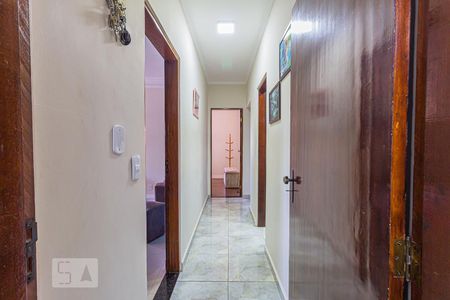 Corredor Dormitórios de casa à venda com 3 quartos, 104m² em Jardim das Maravilhas, Santo André