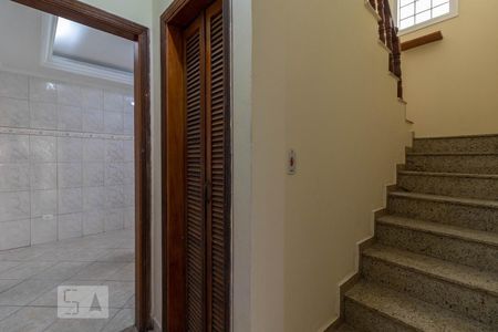 Corredor  de casa à venda com 3 quartos, 170m² em Vila Basileia, São Paulo