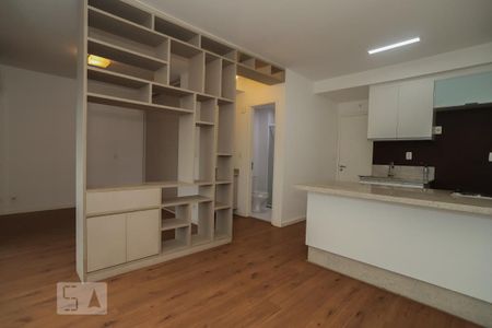 Sala de kitnet/studio para alugar com 1 quarto, 47m² em Parque Industrial Tomas Edson, São Paulo