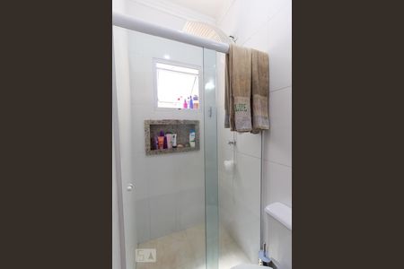Banheiro da Suíte 1 de casa de condomínio à venda com 2 quartos, 72m² em Vila Araguaia, São Paulo