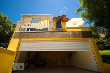 Casa de condomínio à venda com 400m², 4 quartos e 8 vagas Casa de condomínio à venda com 400m², 4 quartos e 8 vagasFachada