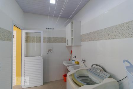 Casa de condomínio à venda com 400m², 4 quartos e 8 vagas Casa de condomínio à venda com 400m², 4 quartos e 8 vagasÁrea de Serviço