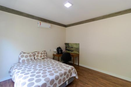 Casa de condomínio à venda com 400m², 4 quartos e 8 vagas Casa de condomínio à venda com 400m², 4 quartos e 8 vagasSuíte 02