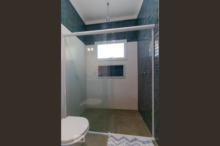 Casa de condomínio à venda com 400m², 4 quartos e 8 vagas Casa de condomínio à venda com 400m², 4 quartos e 8 vagasBanheiro da Suíte 02