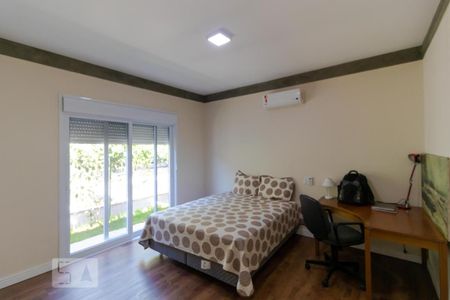 Casa de condomínio à venda com 400m², 4 quartos e 8 vagas Casa de condomínio à venda com 400m², 4 quartos e 8 vagasSuíte 02