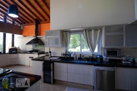 Casa de condomínio à venda com 400m², 4 quartos e 8 vagas Casa de condomínio à venda com 400m², 4 quartos e 8 vagasCozinha