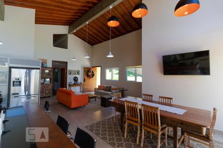 Casa de condomínio à venda com 400m², 4 quartos e 8 vagas Casa de condomínio à venda com 400m², 4 quartos e 8 vagasSalas