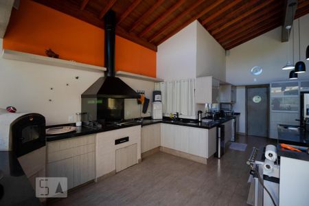 Casa de condomínio à venda com 400m², 4 quartos e 8 vagas Casa de condomínio à venda com 400m², 4 quartos e 8 vagasCozinha