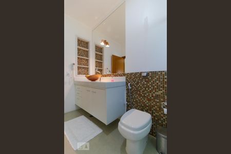 Casa de condomínio à venda com 400m², 4 quartos e 8 vagas Casa de condomínio à venda com 400m², 4 quartos e 8 vagasBanheiro da Suíte 03