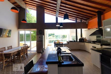 Casa de condomínio à venda com 400m², 4 quartos e 8 vagas Casa de condomínio à venda com 400m², 4 quartos e 8 vagasCozinha