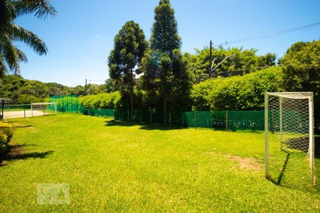 Casa de condomínio à venda com 400m², 4 quartos e 8 vagas Casa de condomínio à venda com 400m², 4 quartos e 8 vagasÁrea Comum - Campo de Futebol