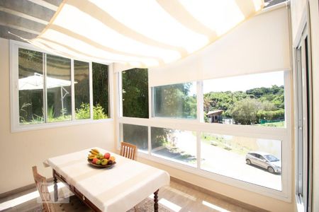 Casa de condomínio à venda com 400m², 4 quartos e 8 vagas Casa de condomínio à venda com 400m², 4 quartos e 8 vagasSalas