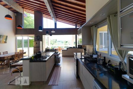 Casa de condomínio à venda com 400m², 4 quartos e 8 vagas Casa de condomínio à venda com 400m², 4 quartos e 8 vagasCozinha