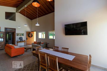 Casa de condomínio à venda com 400m², 4 quartos e 8 vagas Casa de condomínio à venda com 400m², 4 quartos e 8 vagasSalas