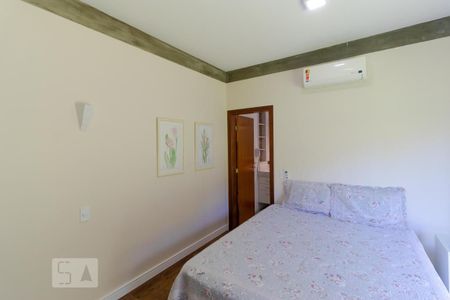 Casa de condomínio à venda com 400m², 4 quartos e 8 vagas Casa de condomínio à venda com 400m², 4 quartos e 8 vagasSuíte 03