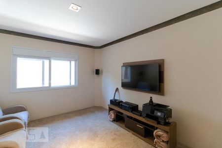 Casa de condomínio à venda com 400m², 4 quartos e 8 vagas Casa de condomínio à venda com 400m², 4 quartos e 8 vagasSala de TV