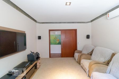 Casa de condomínio à venda com 400m², 4 quartos e 8 vagas Casa de condomínio à venda com 400m², 4 quartos e 8 vagasSala de TV