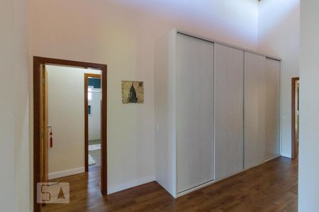 Casa de condomínio à venda com 400m², 4 quartos e 8 vagas Casa de condomínio à venda com 400m², 4 quartos e 8 vagasCorredor