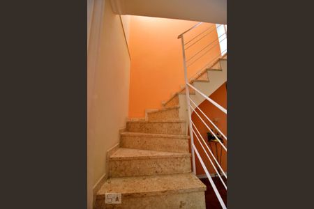 Escada de casa à venda com 4 quartos, 207m² em Parque Jaçatuba, Santo André