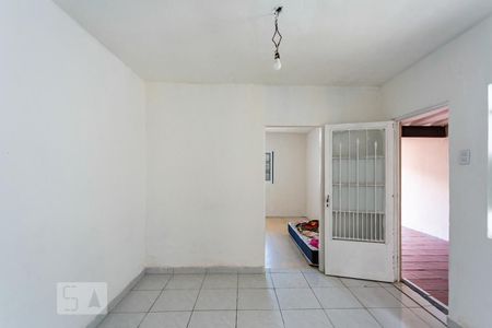 Casa à venda com 140m², 2 quartos e 2 vagasSala