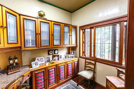Escritório de casa à venda com 3 quartos, 385m² em Chácara das Pedras, Porto Alegre