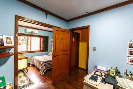 Casa à venda com 385m², 3 quartos e 3 vagas Casa à venda com 385m², 3 quartos e 3 vagasQuarto 3