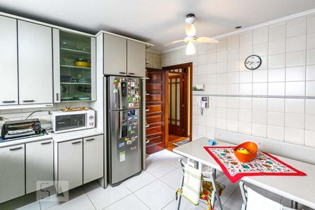 Casa à venda com 385m², 3 quartos e 3 vagas Casa à venda com 385m², 3 quartos e 3 vagasCozinha