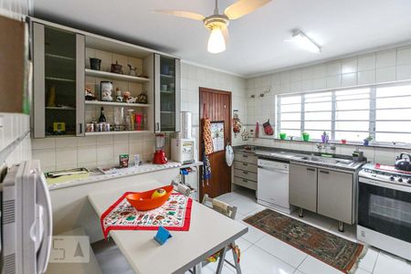 Casa à venda com 385m², 3 quartos e 3 vagas Casa à venda com 385m², 3 quartos e 3 vagasCozinha