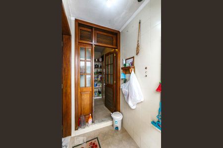 Casa à venda com 385m², 3 quartos e 3 vagas Casa à venda com 385m², 3 quartos e 3 vagasCloset