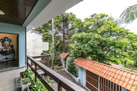 Casa à venda com 385m², 3 quartos e 3 vagas Casa à venda com 385m², 3 quartos e 3 vagasvaranda