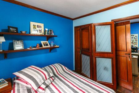 Casa à venda com 385m², 3 quartos e 3 vagas Casa à venda com 385m², 3 quartos e 3 vagasQuarto 2